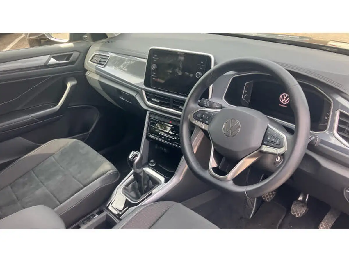 2024-volkswagen-t-roc-15-tsi-style-hatchback-5d-big-5
