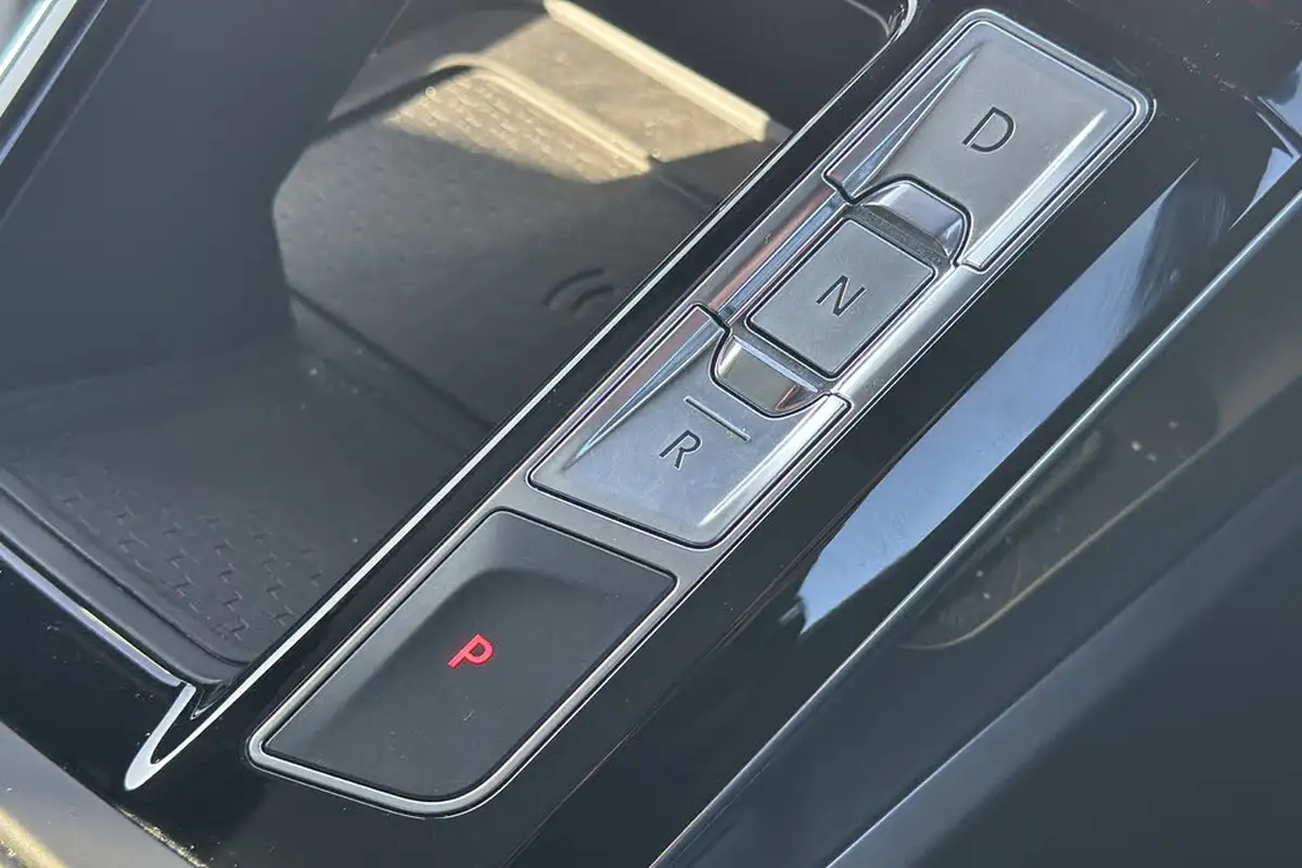2024-jaguar-i-pace-ev400-r-dynamic-hse-black-big-11