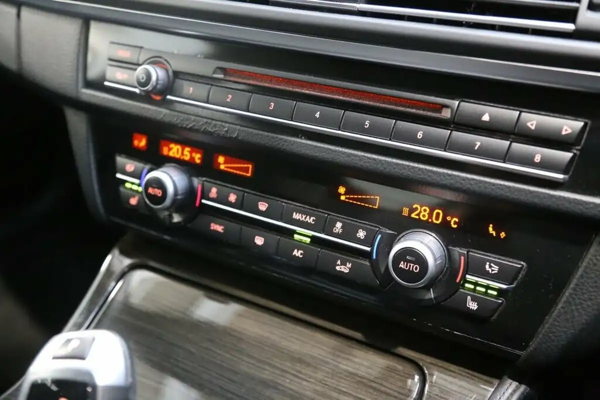 2014-bmw-5-series-20-528i-luxury-saloon-4d-auto-big-18