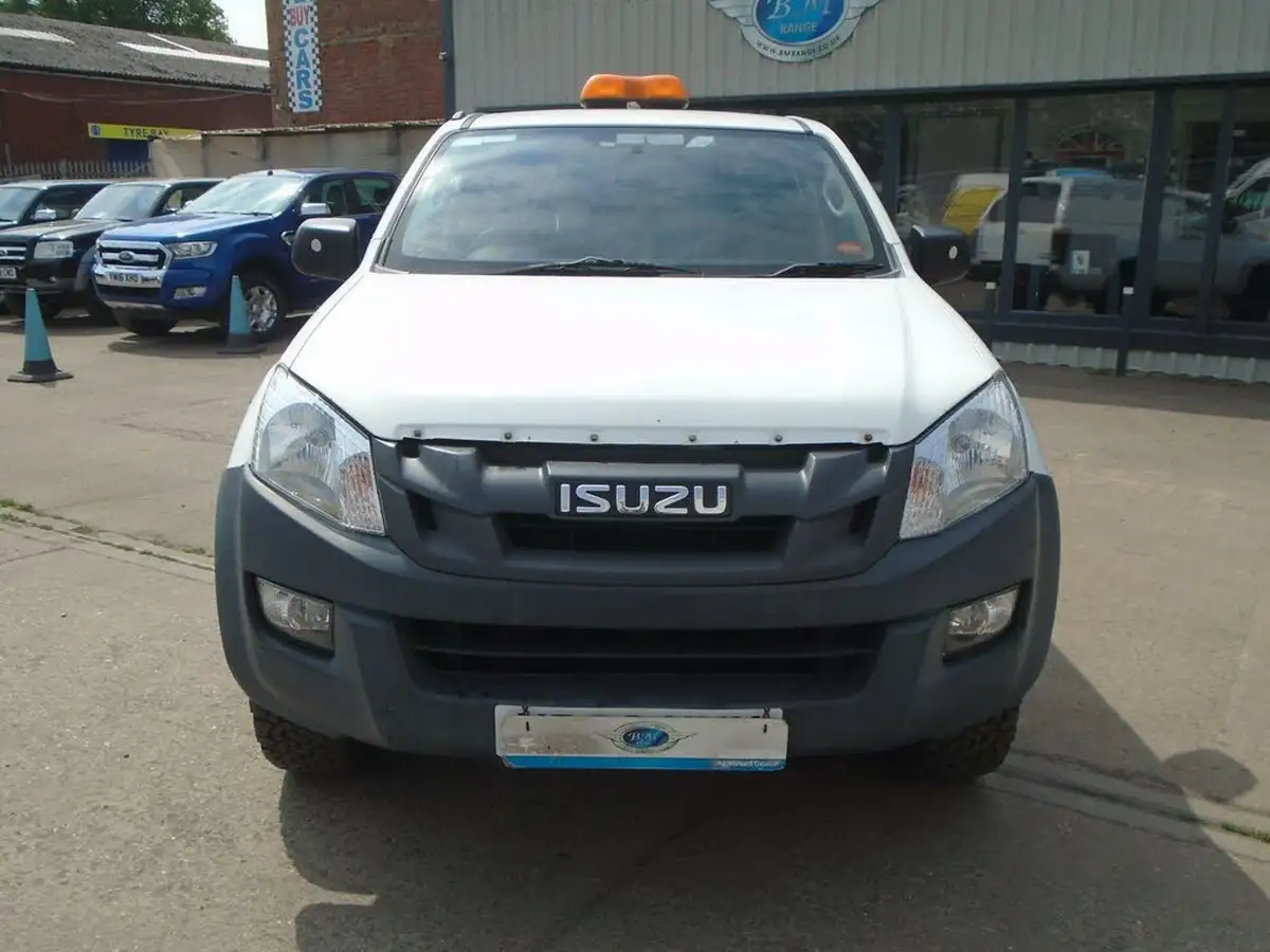 2016-isuzu-d-max-25td-4x4-double-pickup-big-2