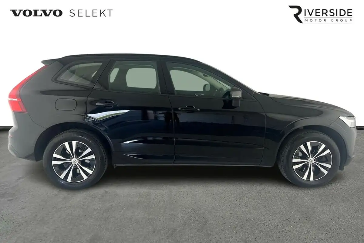 2022-volvo-xc60-20-b5-core-big-3