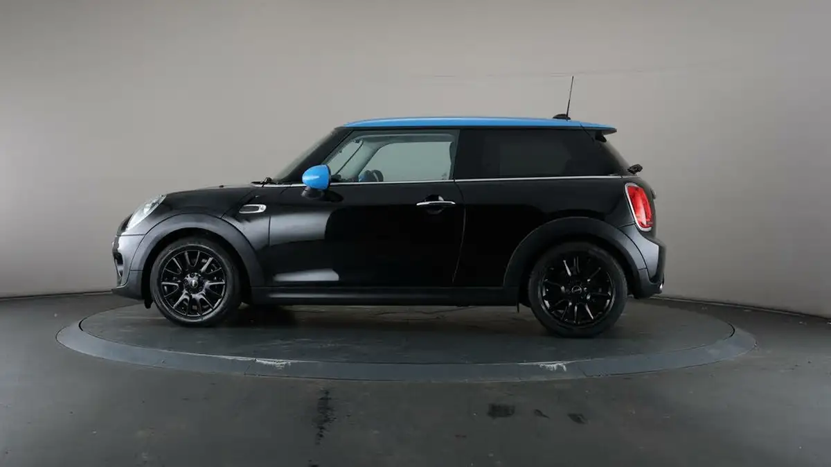 2019-mini-cooper-15-cooper-classic-hatchback-3d-big-25