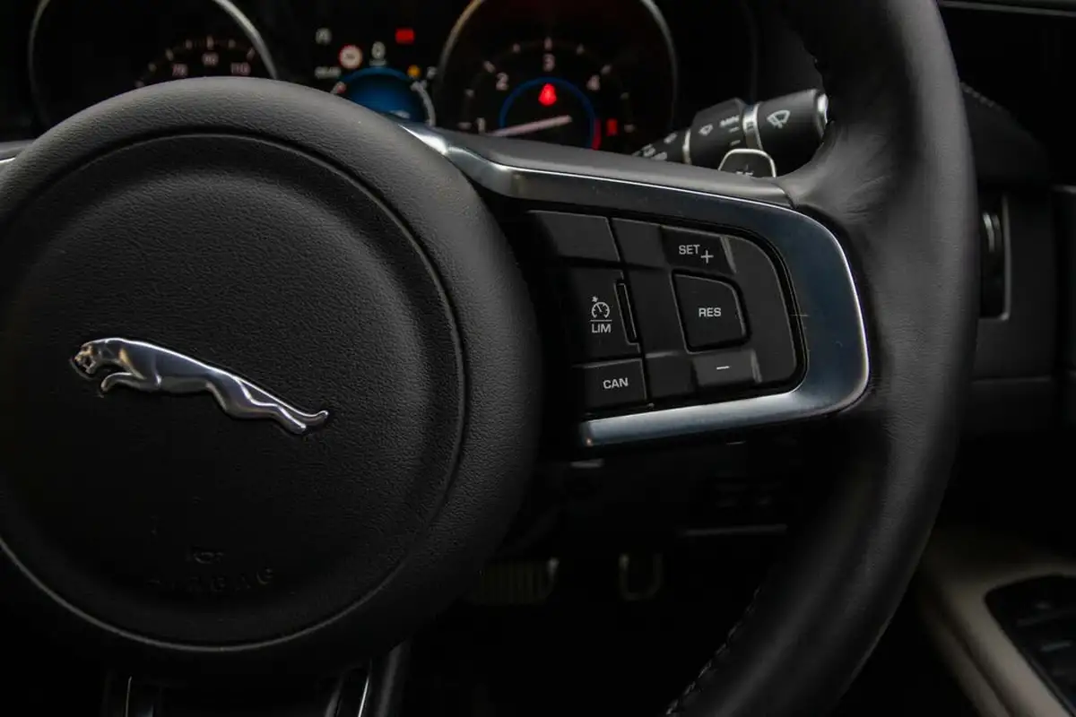 2020-jaguar-xf-20td-r-sport-180ps-saloon-4d-auto-big-21