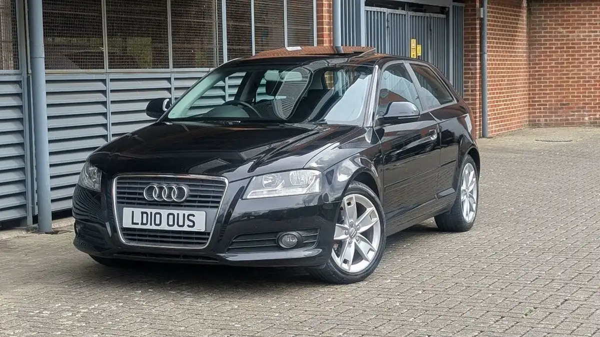2010-audi-a3-18-sport-hatchback-3d-s-tronic-big-2