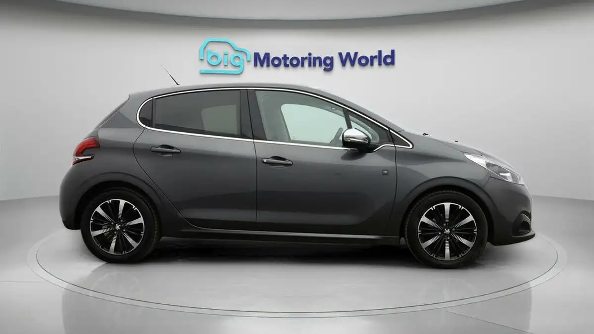 2019-peugeot-208-12-puretech-tech-edition-82bhp-big-7