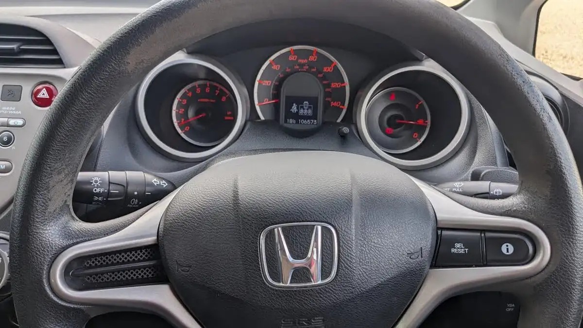 2010-honda-jazz-12-s-big-8