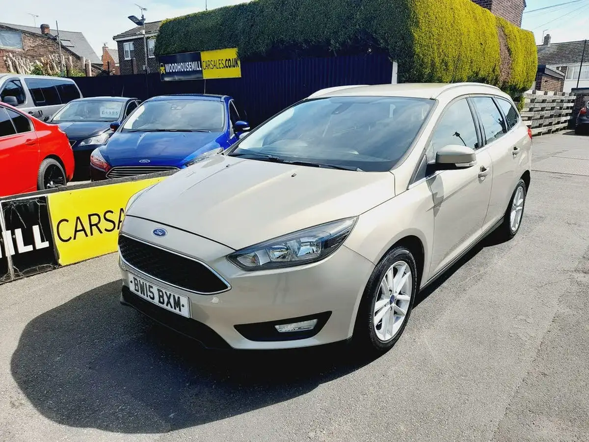 2015-ford-focus-16-zetec-estate-big-3