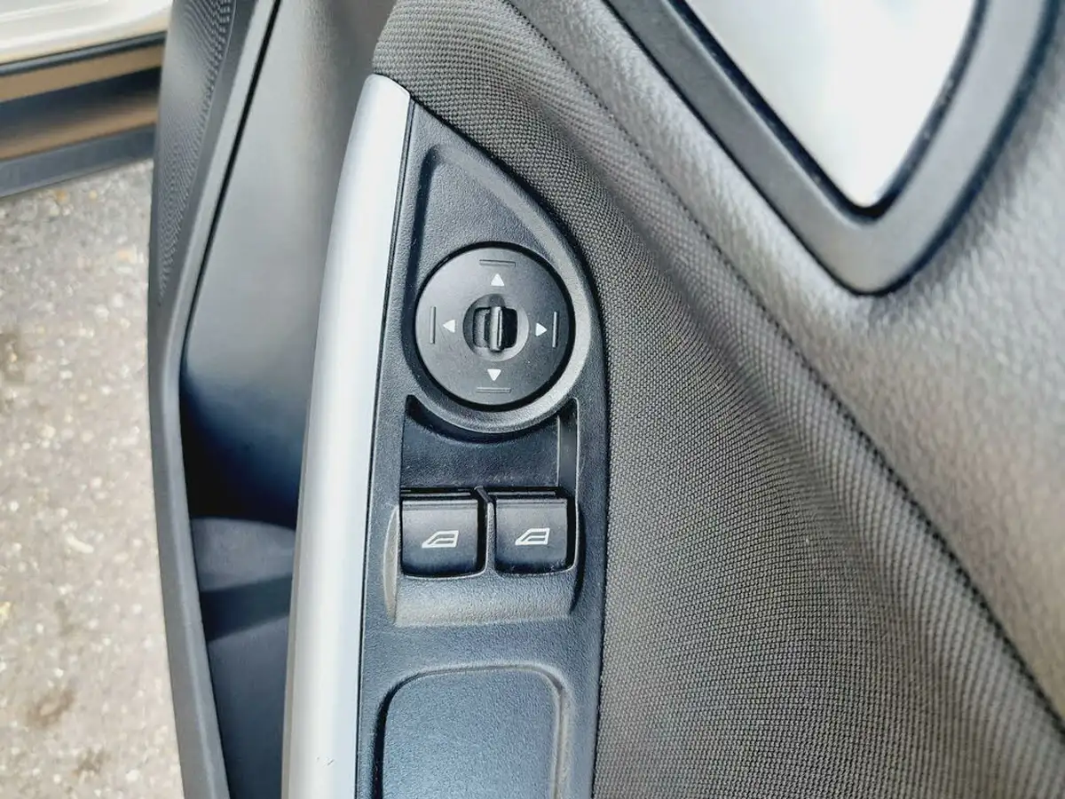2015-ford-focus-16-zetec-estate-big-27