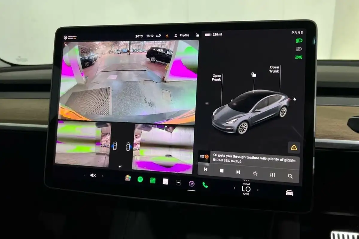 2020-tesla-model-3-e-long-range-big-25