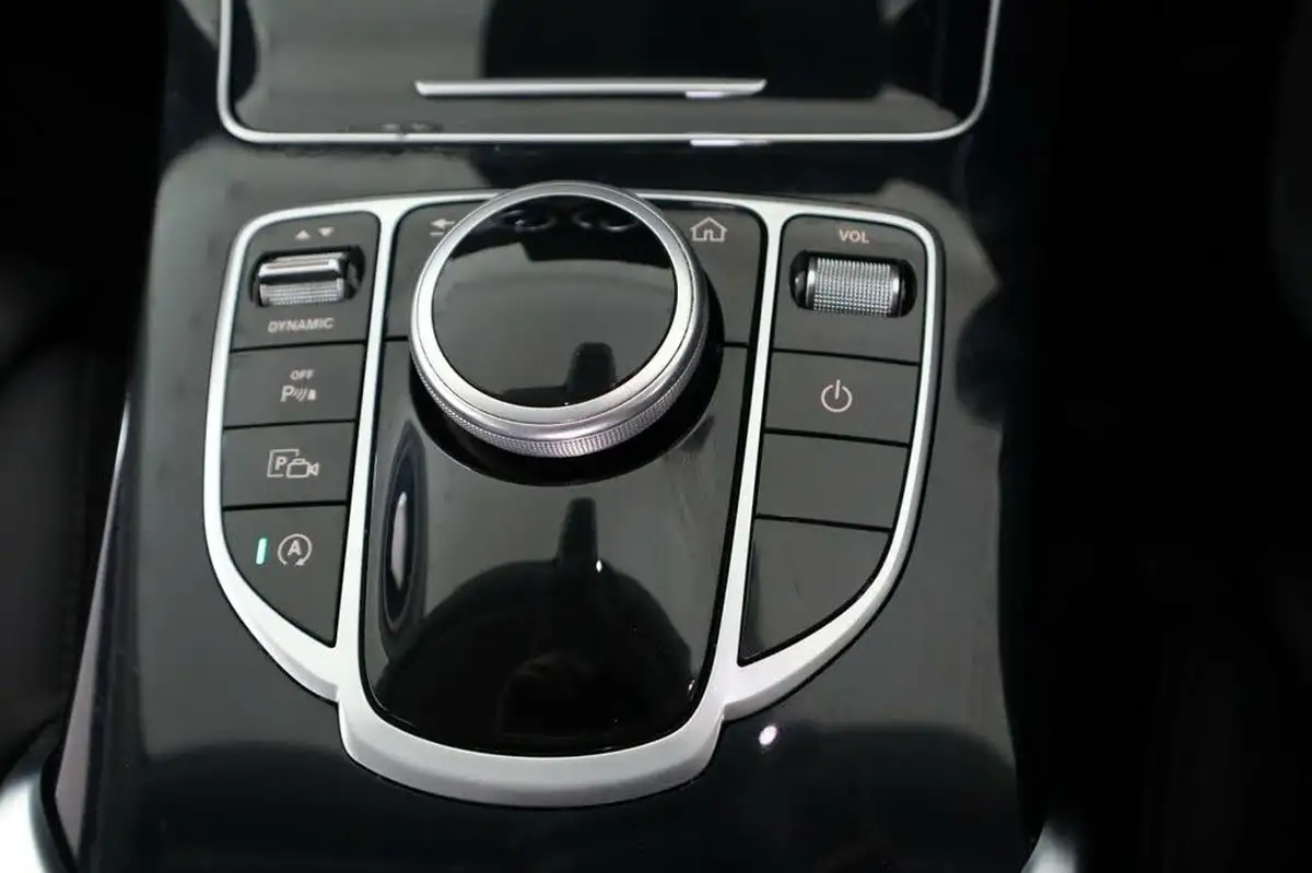 2018-mercedes-benz-c-class-15-c200-sport-ss-saloon-4d-big-21