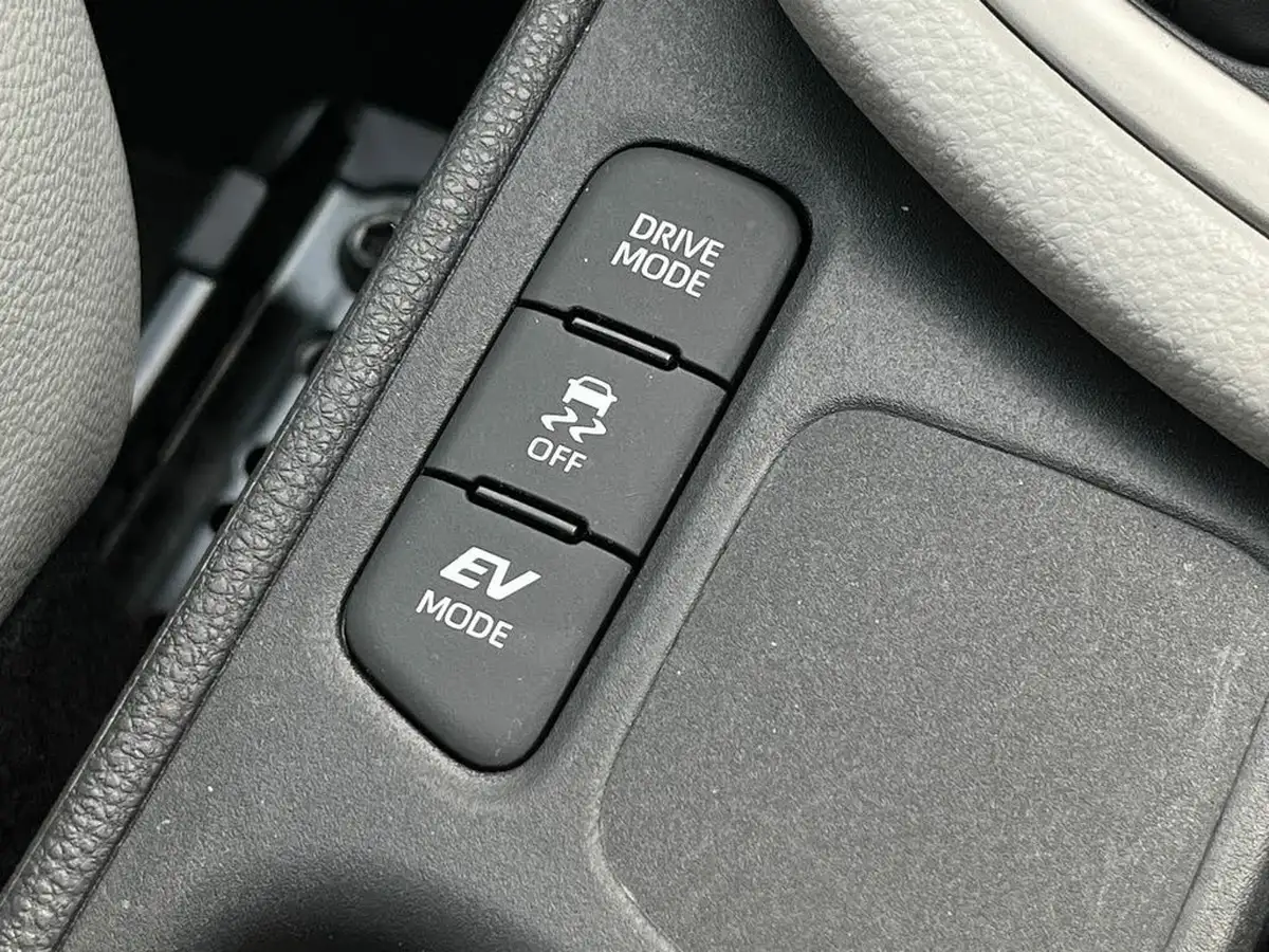2022-toyota-yaris-15-vvt-i-excel-big-25