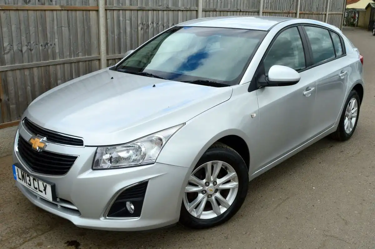 2013-chevrolet-cruze-16-lt-hatchback-auto-big-16