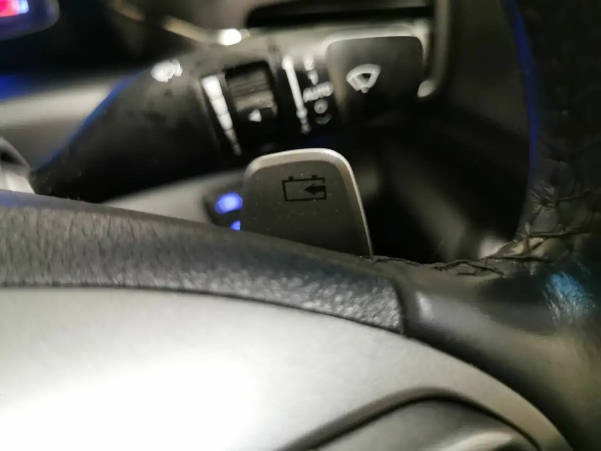2021-hyundai-ioniq-e-premium-electric-100kw-big-19