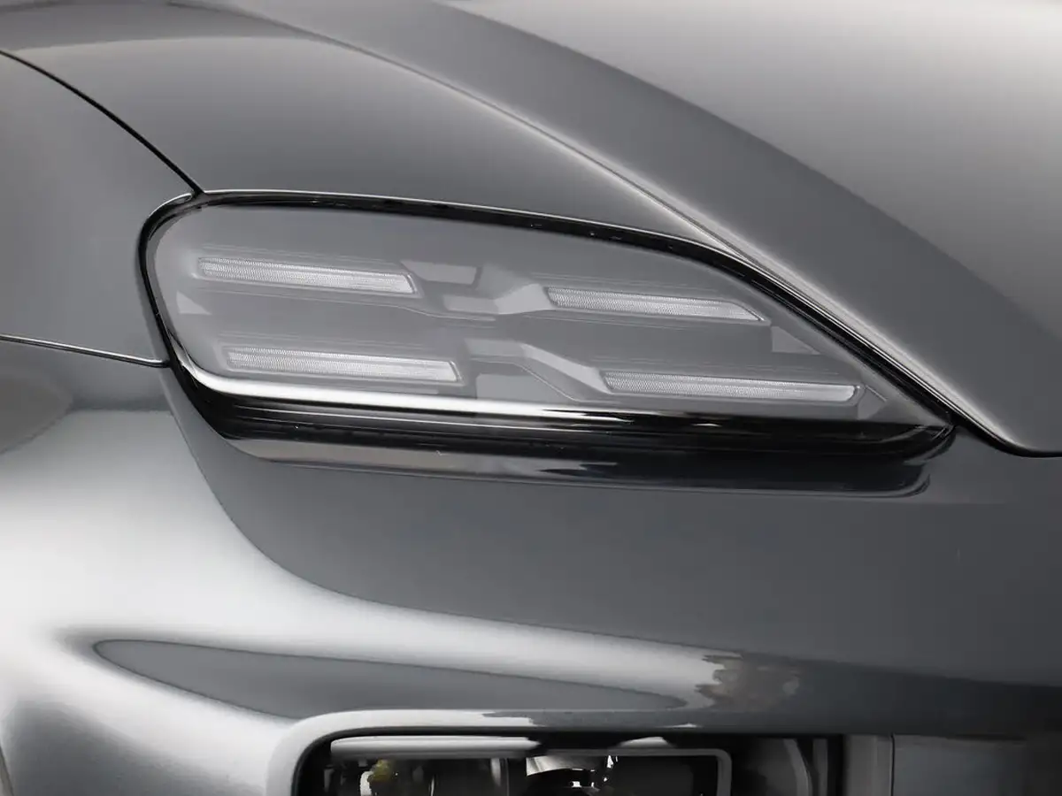 2025-porsche-macan-e-electric-big-38