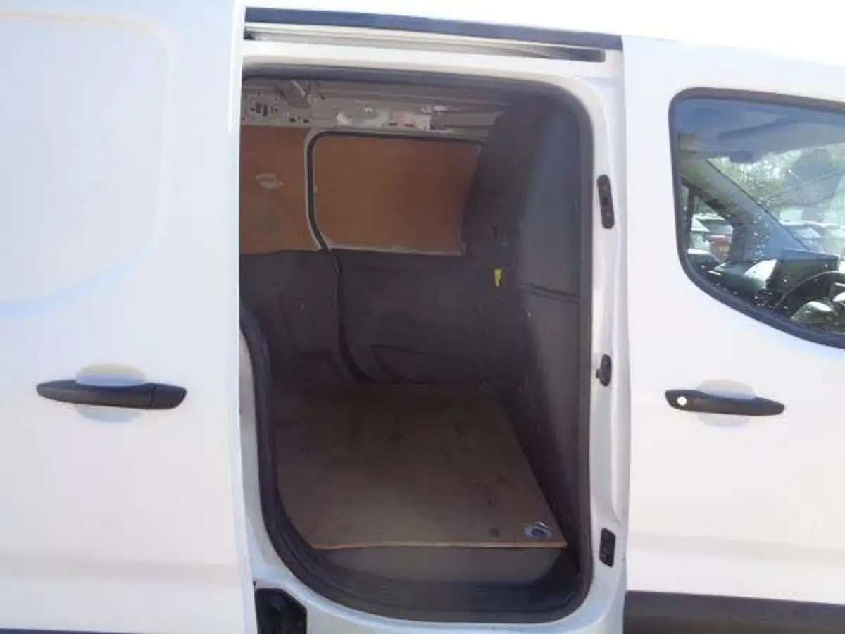 2020-peugeot-partner-15-bluehdi-950-professional-100ps-eu6dt-long-panel-big-14