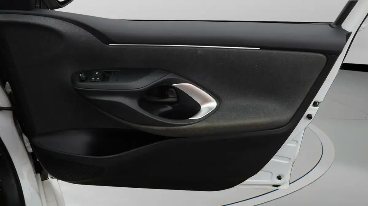 2021-toyota-yaris-15-vvt-i-icon-114bhp-hybrid-1490cc-e-cvt-big-14