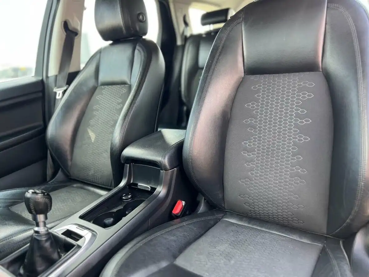 2015-land-rover-discovery-sport-22td-se-tech-big-16