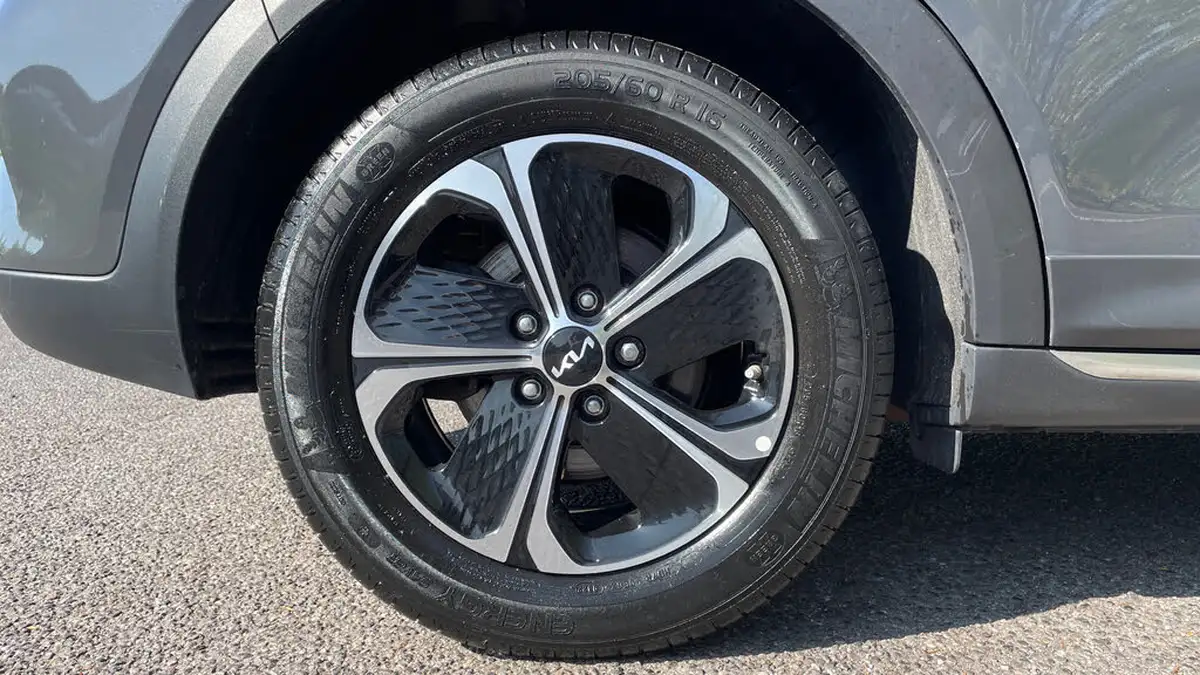 2022-kia-xceed-16-gdi-3-big-18