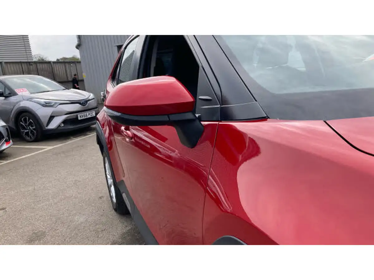 2023-toyota-yaris-cross-15-vvt-i-icon-big-30