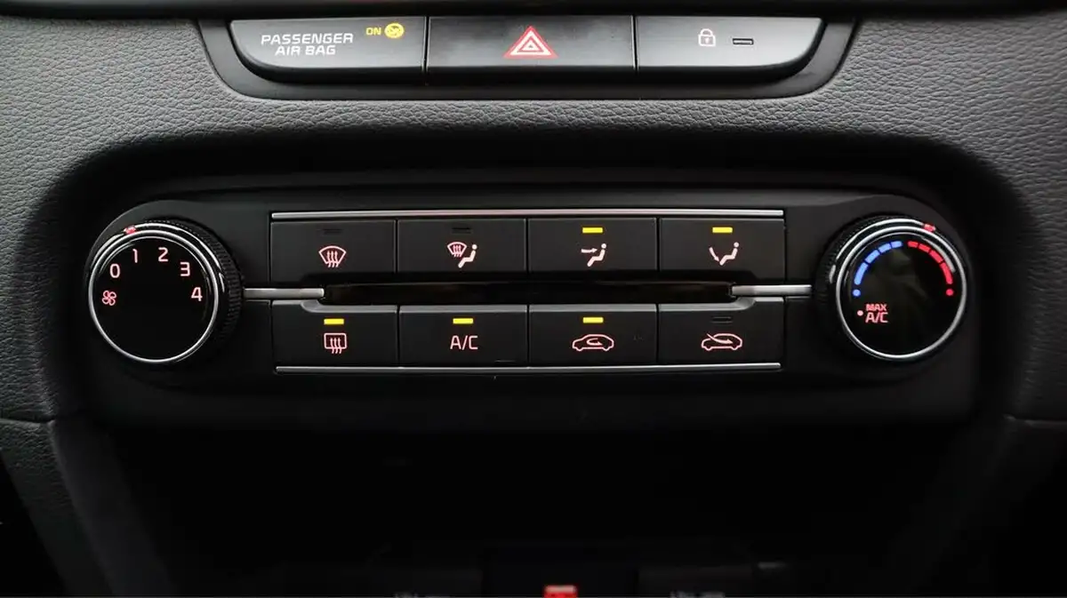 2022-kia-xceed-10-t-gdi-2-big-12