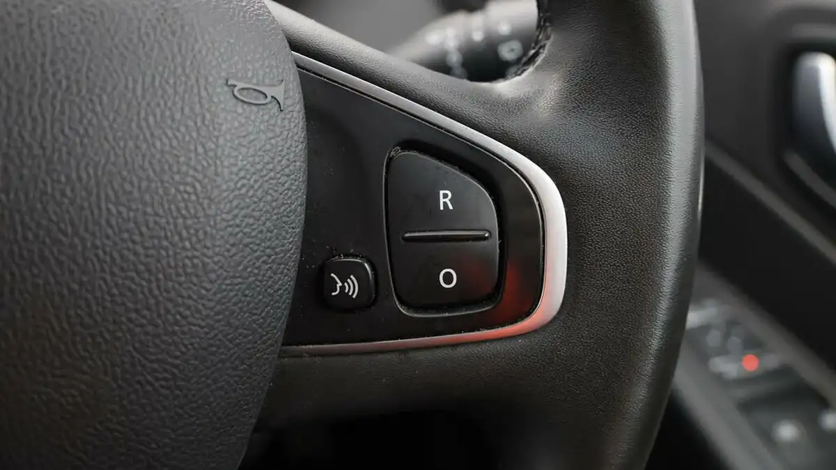 2020-renault-captur-09-tce-iconic-big-21