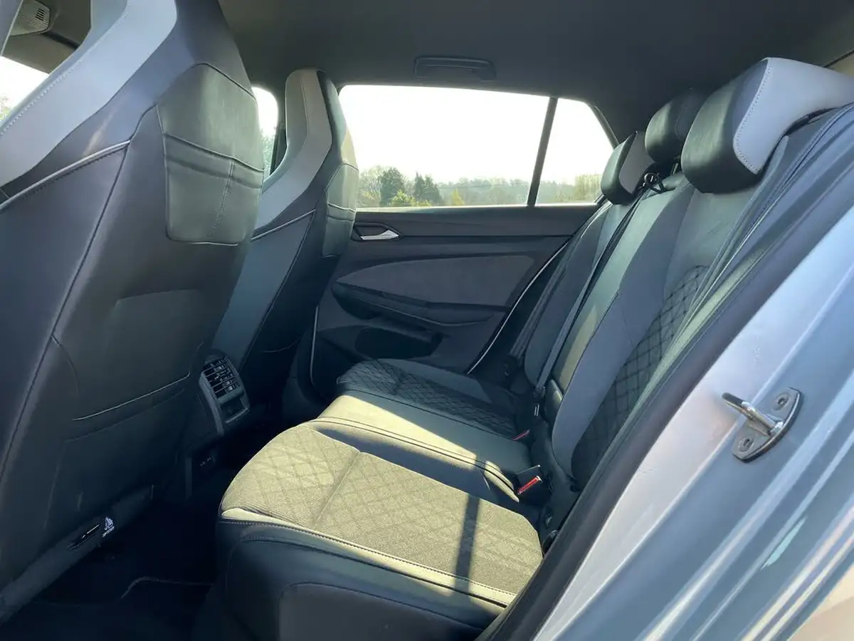 2021-volkswagen-golf-big-26