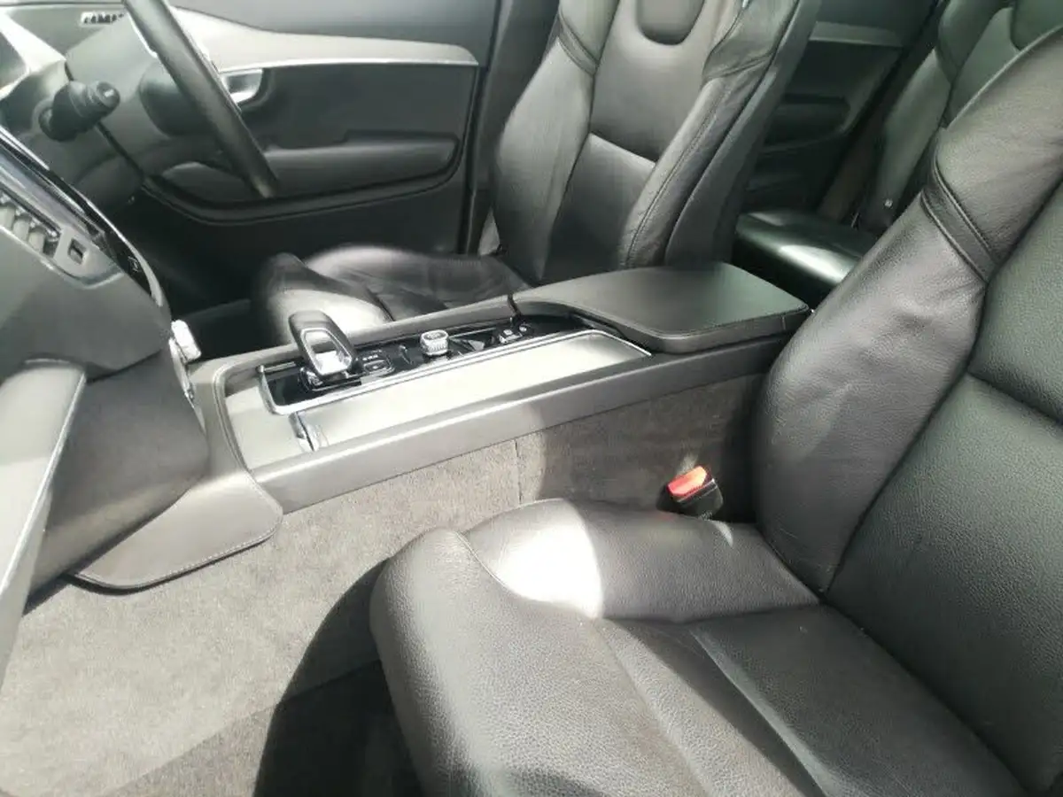 2022-volvo-xc90-20-b5-core-big-4