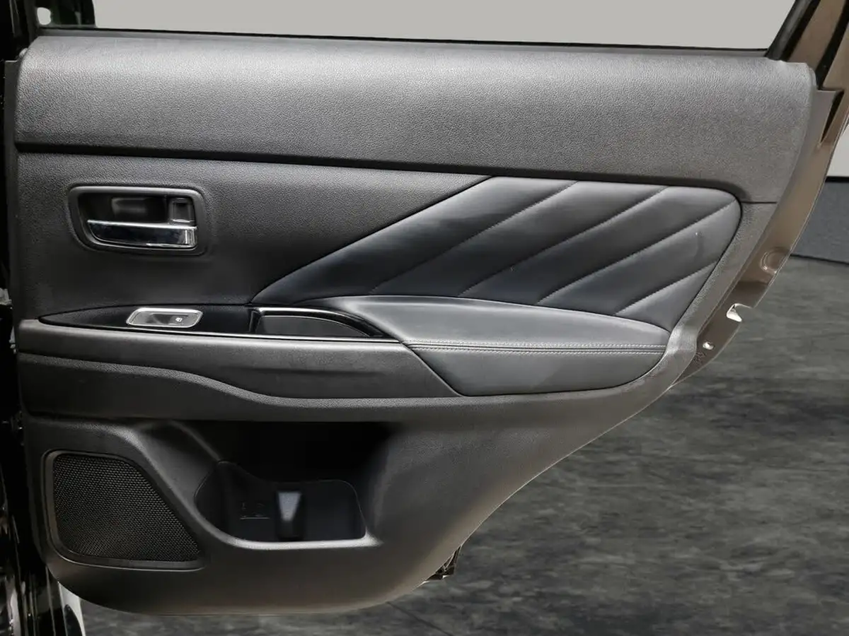2017-mitsubishi-outlander-20-4hs-phev-5st-big-33