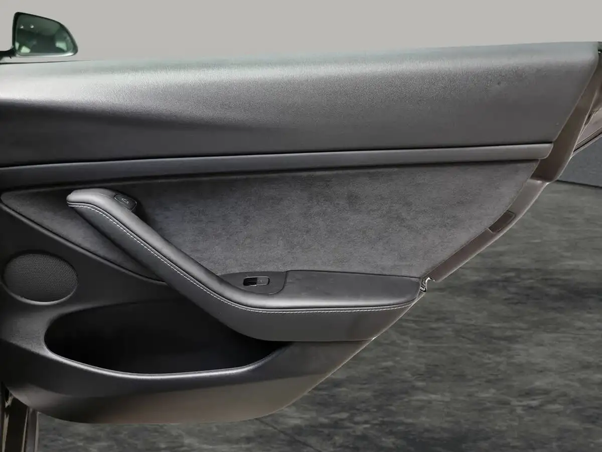 2022-tesla-model-3-e-performance-big-32