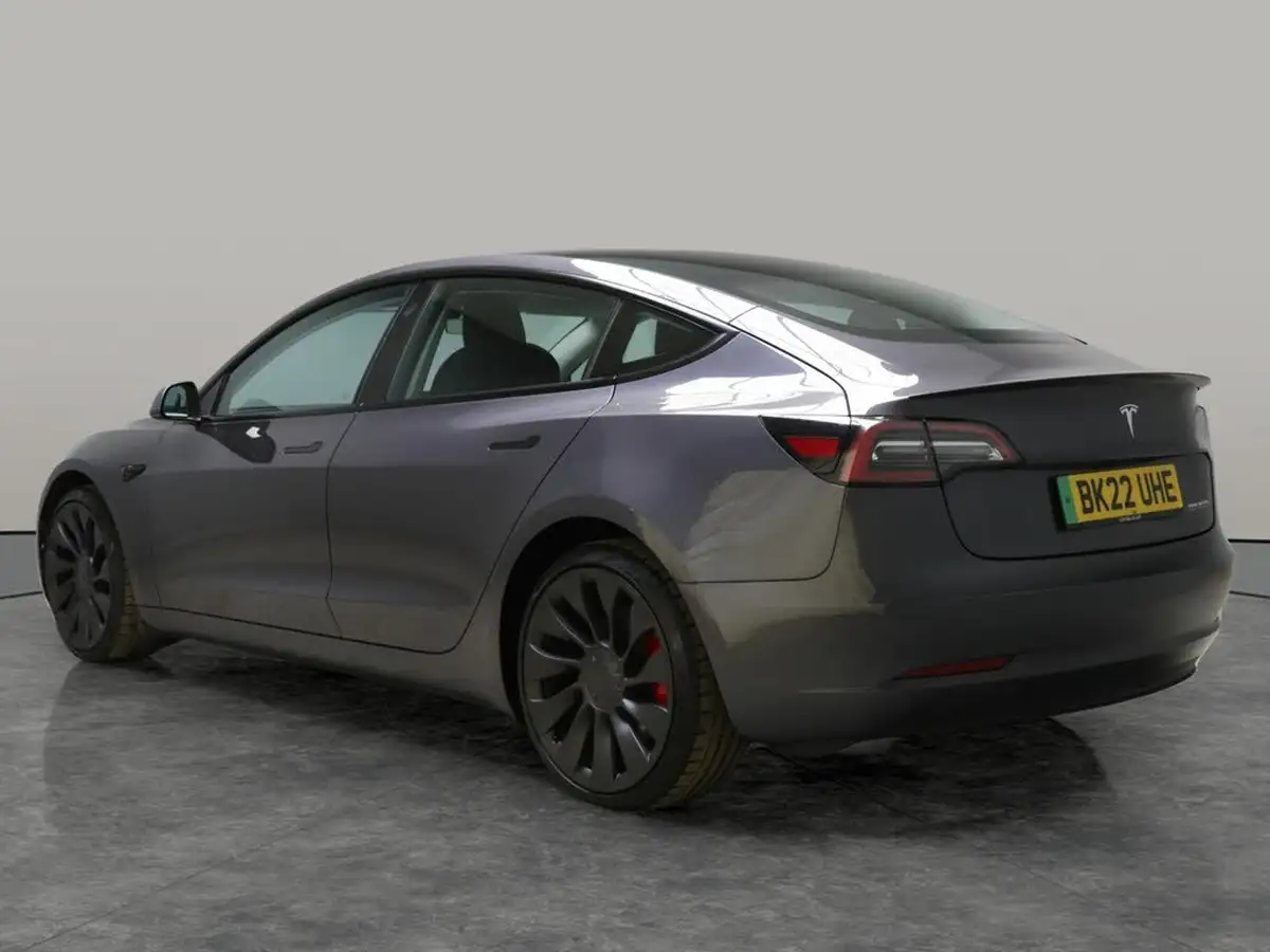 2022-tesla-model-3-e-performance-big-13