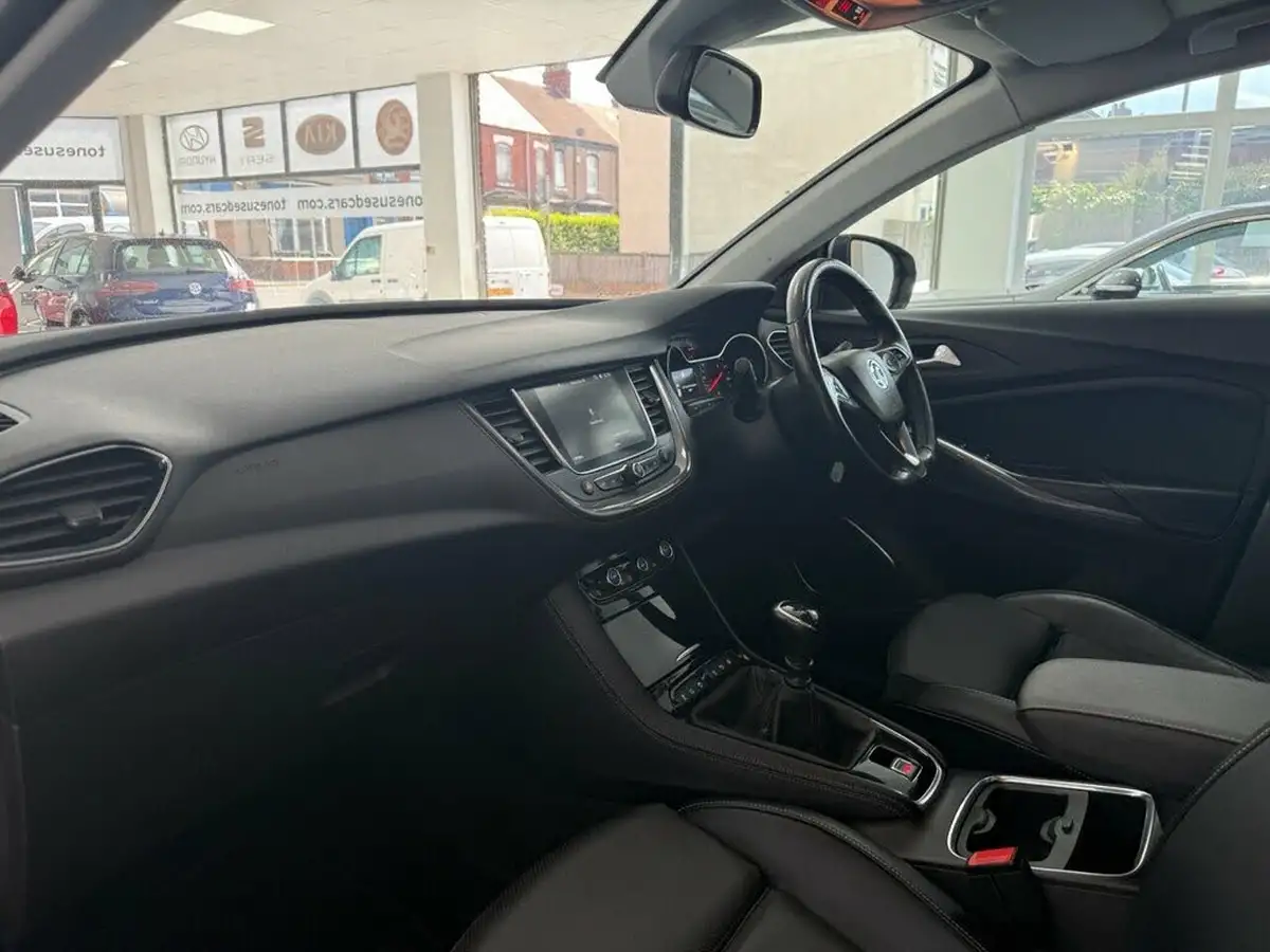 2019-vauxhall-grandland-x-12-elite-nav-big-14