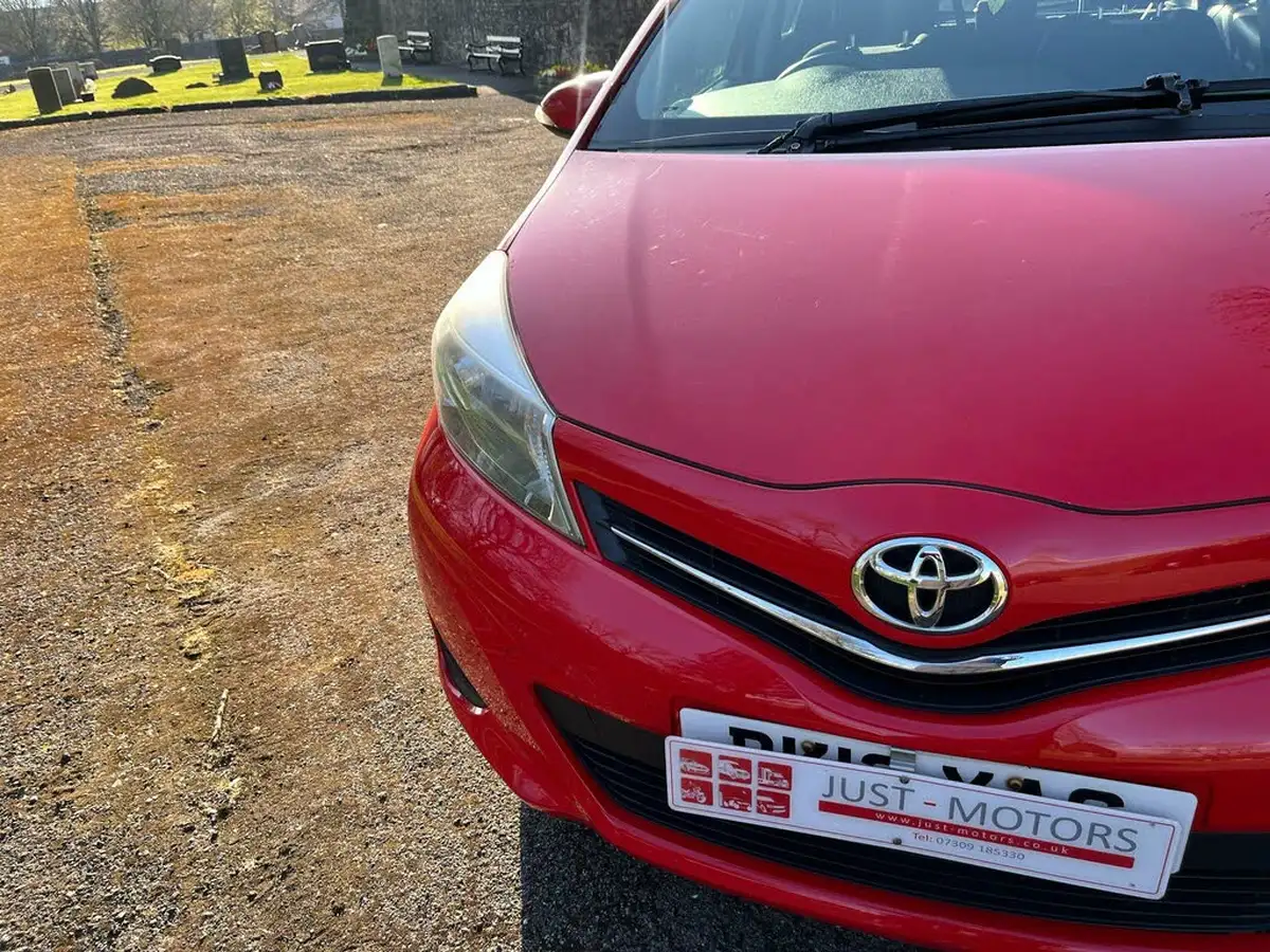2012-toyota-yaris-10-tr-touch-go-5d-big-46