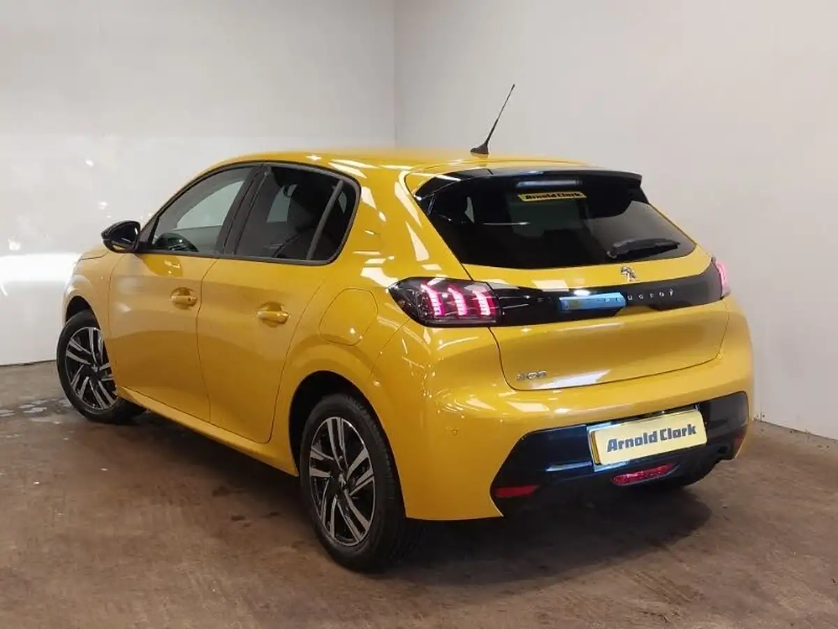 2022-peugeot-208-12-puretech-allure-premium-100ps-big-1