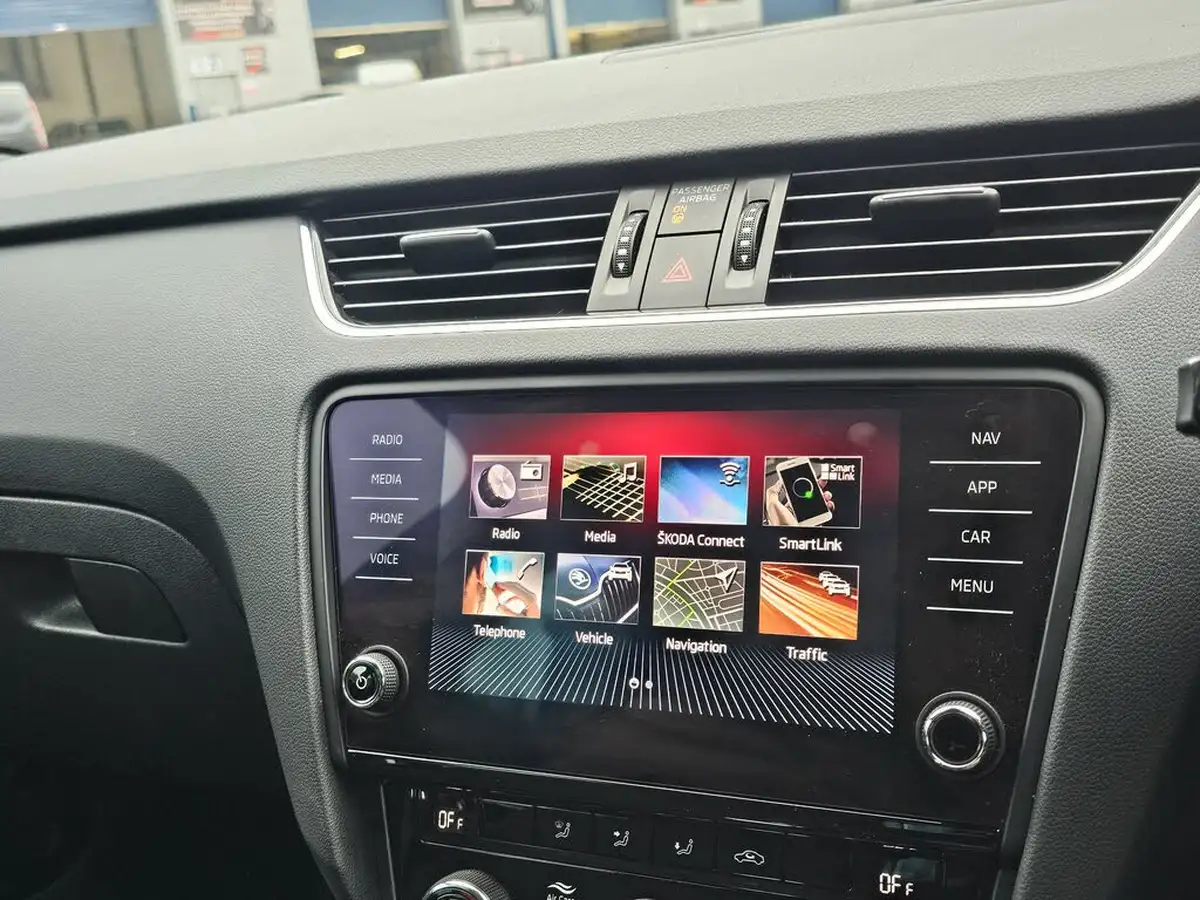 2019-skoda-octavia-20-tsi-vrs-hatchback-dsg-big-21