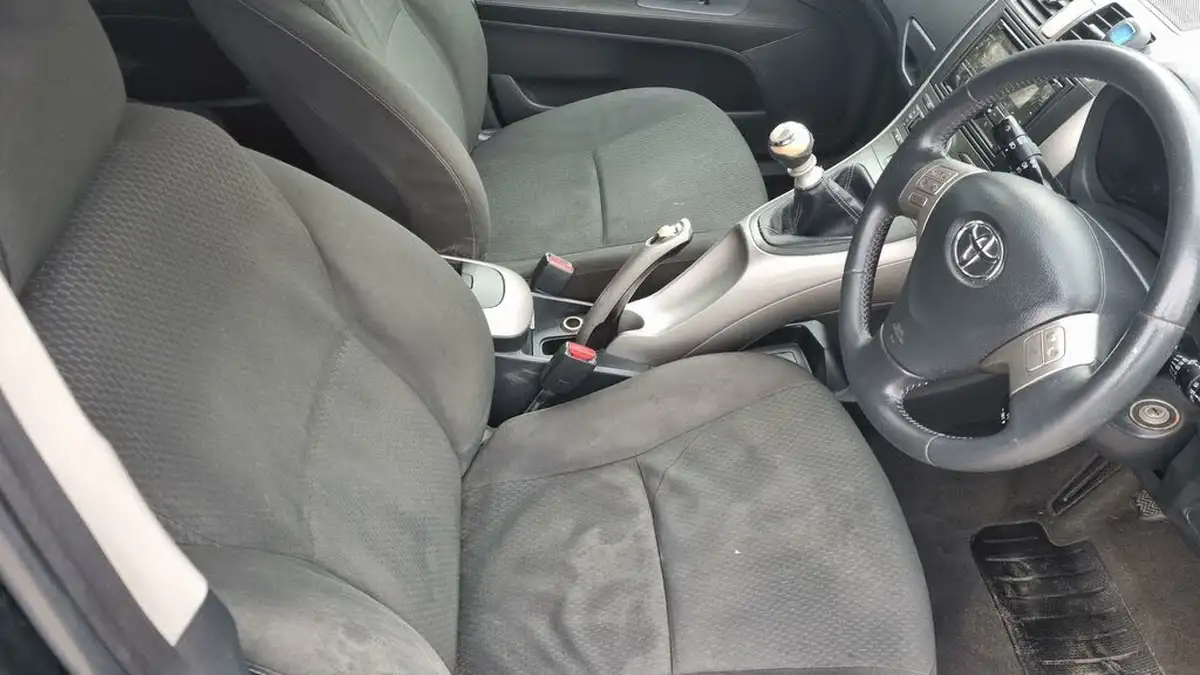 2008-toyota-auris-22td-sr-180-5d-big-8