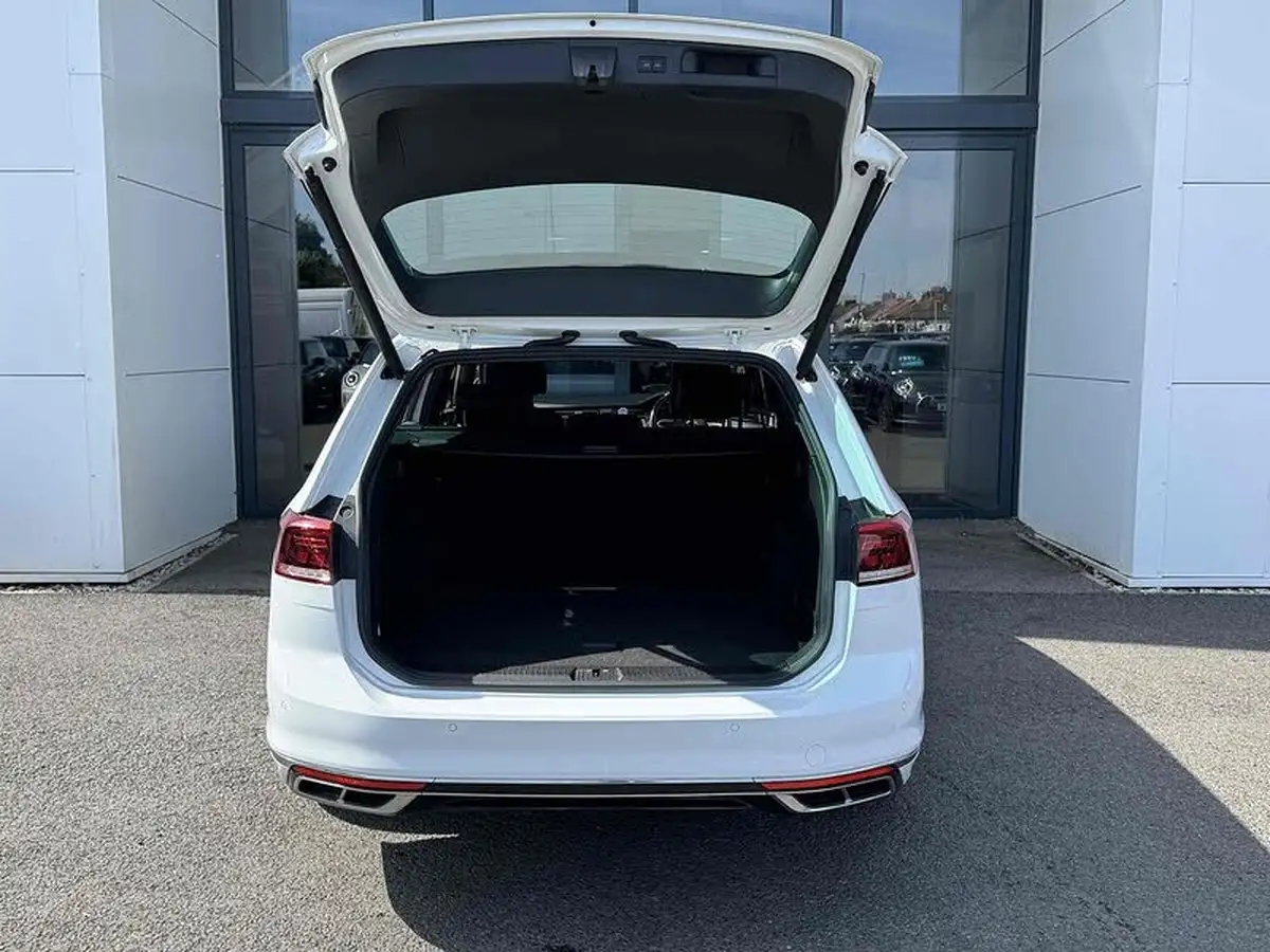 2020-volkswagen-passat-15-tsi-r-line-estate-5d-dsg-big-3