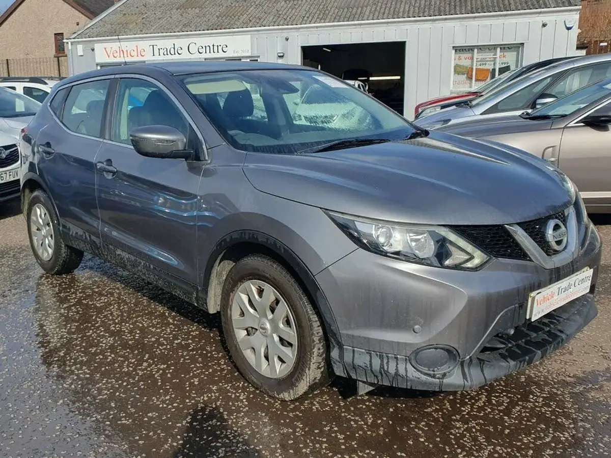 2014-nissan-qashqai-15dci-visia-smart-vision-pack-big-0