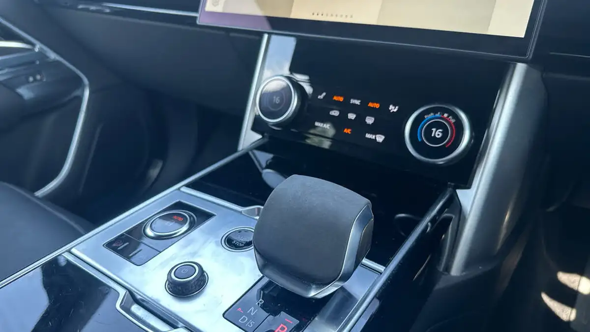 2023-land-rover-range-rover-30-d350-hse-big-12