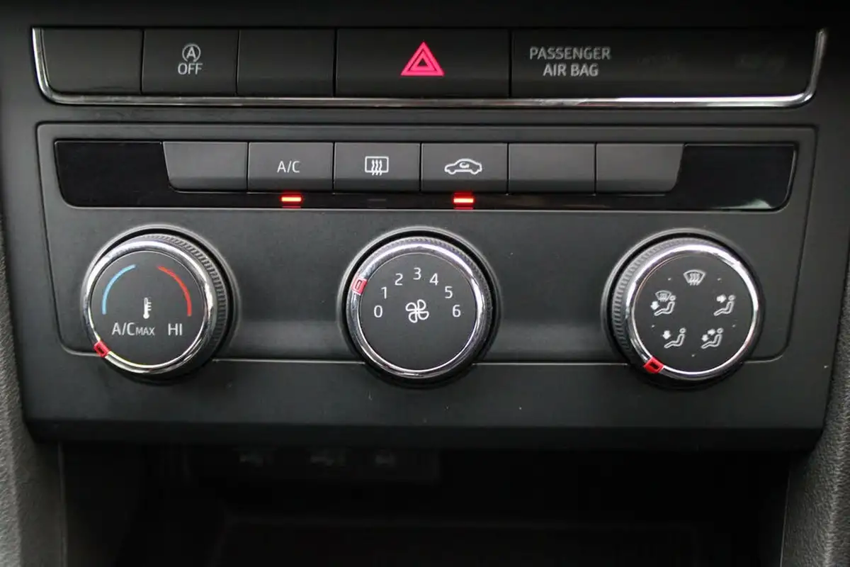 2018-seat-leon-12-tsi-se-dynamic-technology-hatchback-big-16