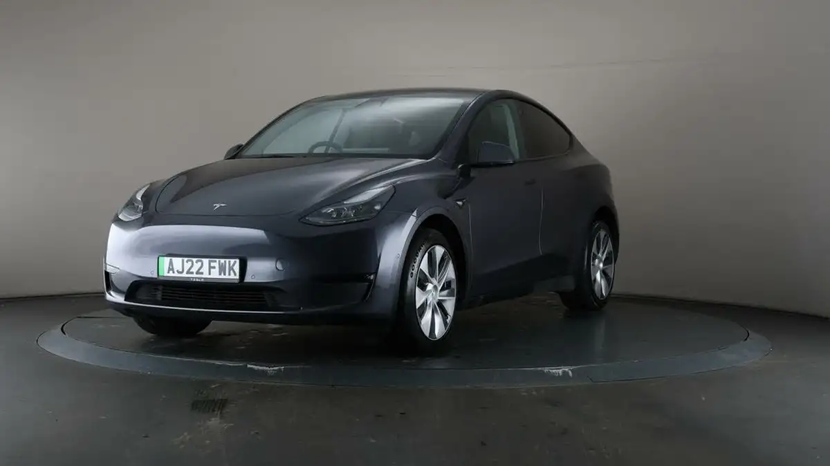 2022-tesla-model-y-e-long-range-big-36