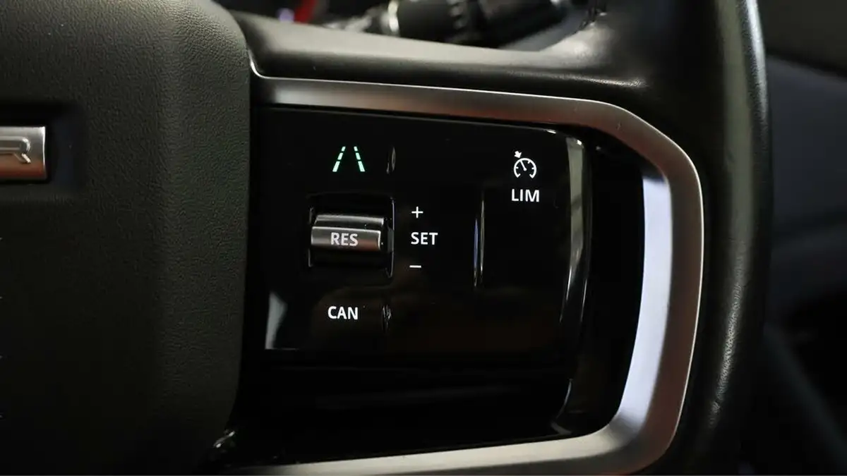 2021-land-rover-range-rover-evoque-15-p300e-s-big-22