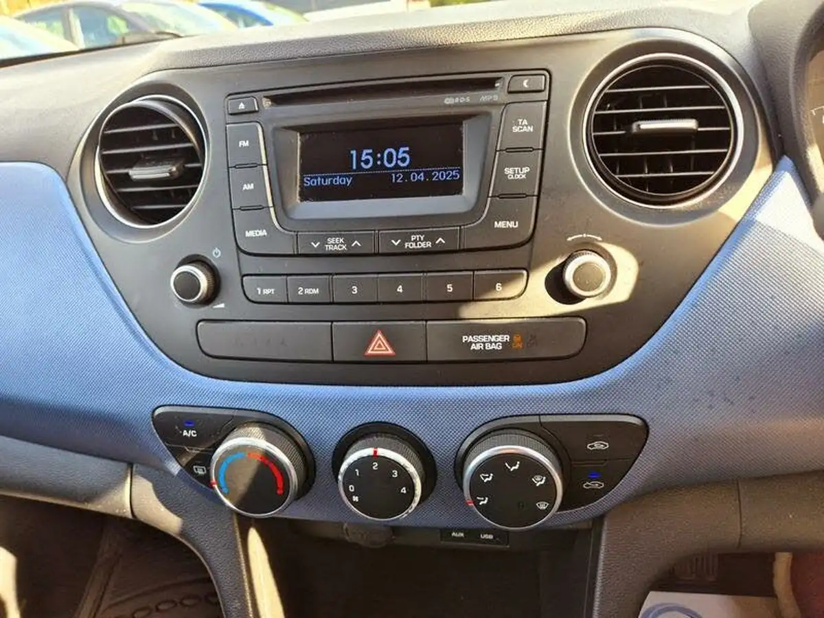 2014-hyundai-i10-12-se-big-15
