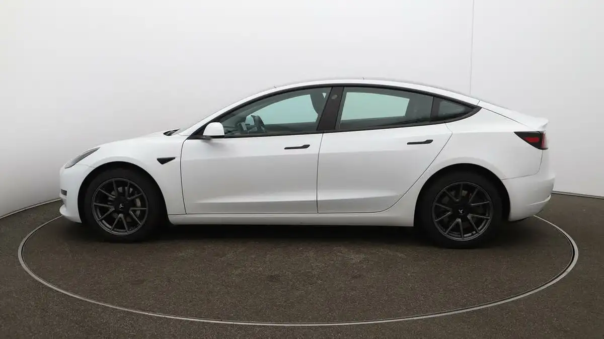 2022-tesla-model-3-e-rwd-big-55