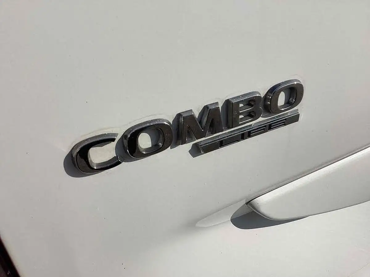2021-vauxhall-combo-life-15-se-100ps-big-18