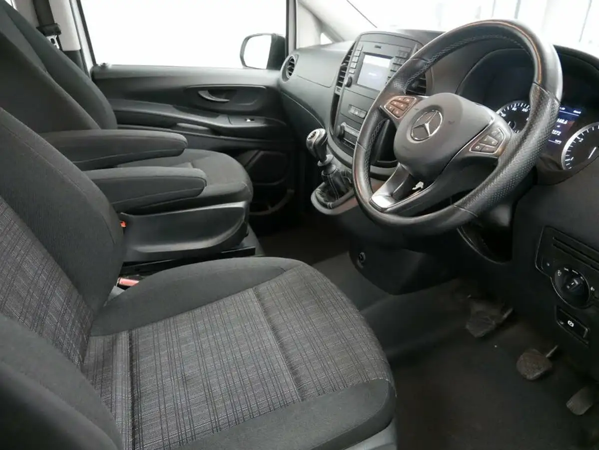 2018-mercedes-benz-vito-21cdi-114-bluetec-crewcab-compact-big-14