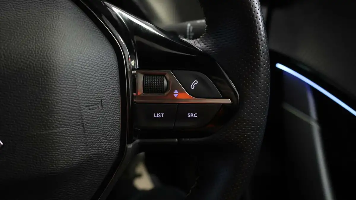 2021-peugeot-208-e-gt-50kwh-big-39