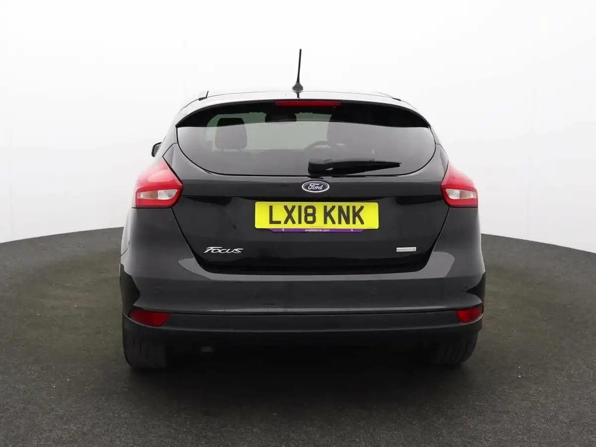 2018-ford-focus-10t-titanium-125ps-hatchback-big-2