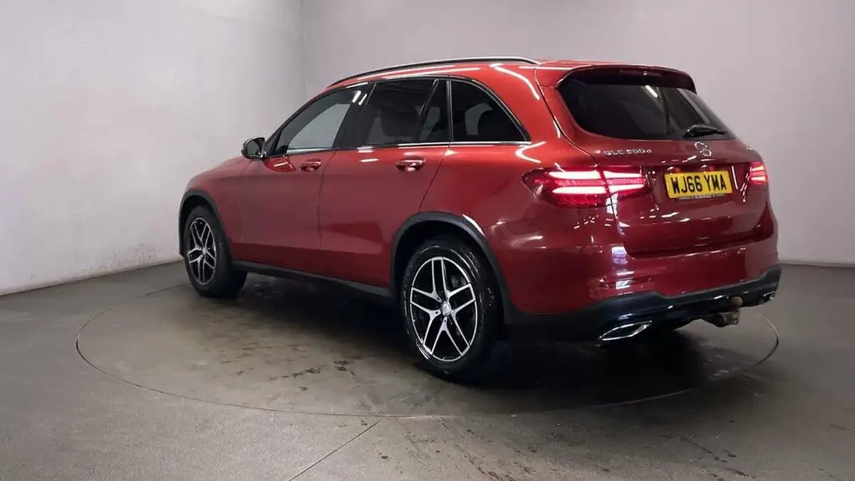2016-mercedes-benz-glc-class-21d-glc250d-amg-line-ss-station-wagon-big-5