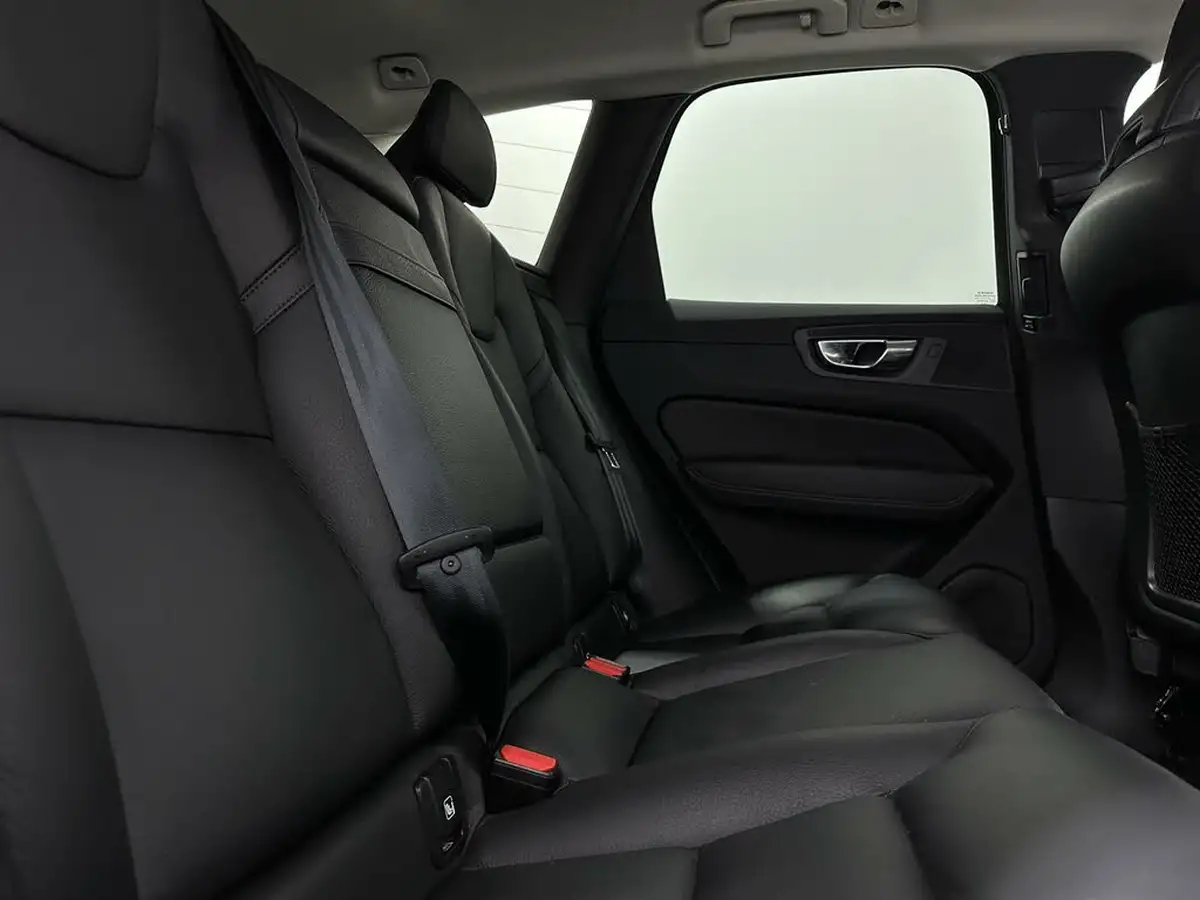 2019-volvo-xc60-20td-b4-momentum-big-40