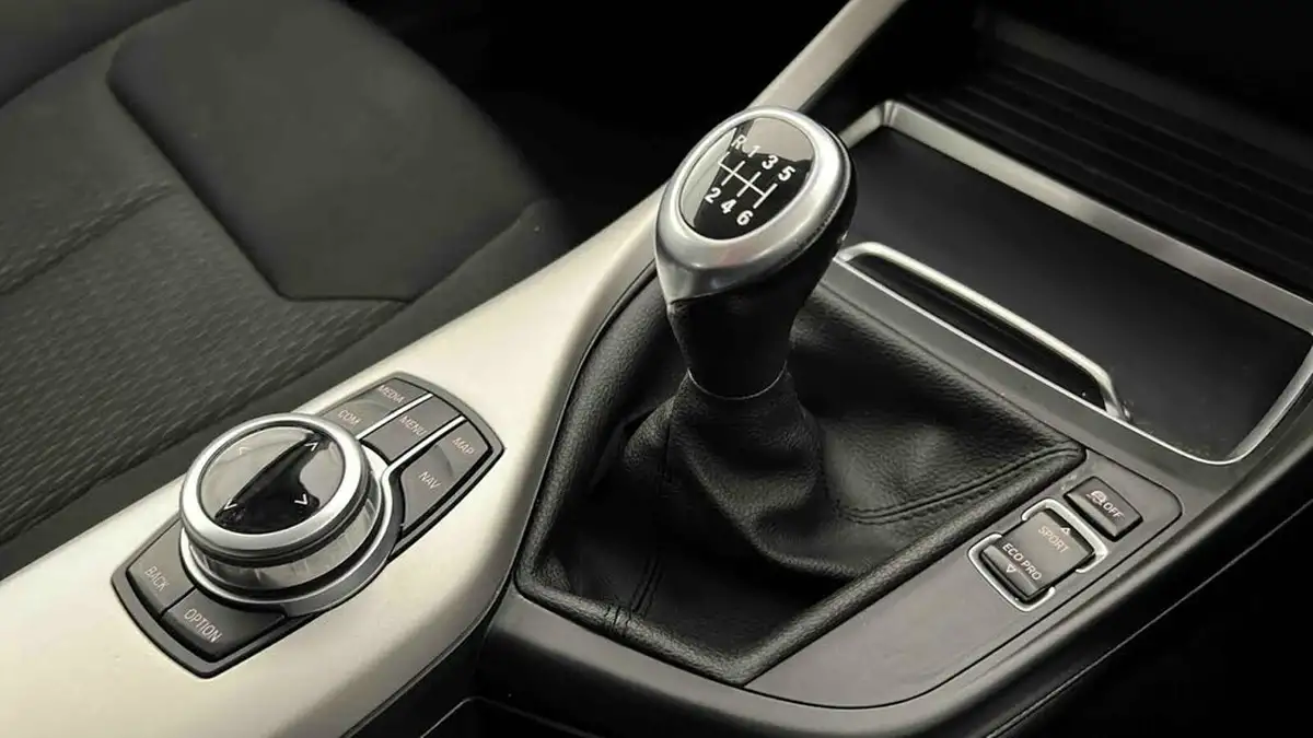 2017-bmw-1-series-20td-118d-se-3d-big-21